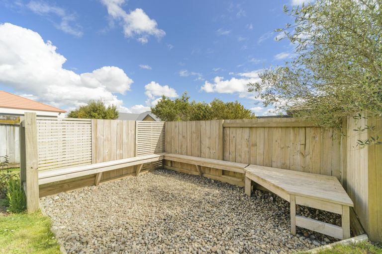 Photo of property in 22 Logan Way, Kelvin Grove, Palmerston North, 4414