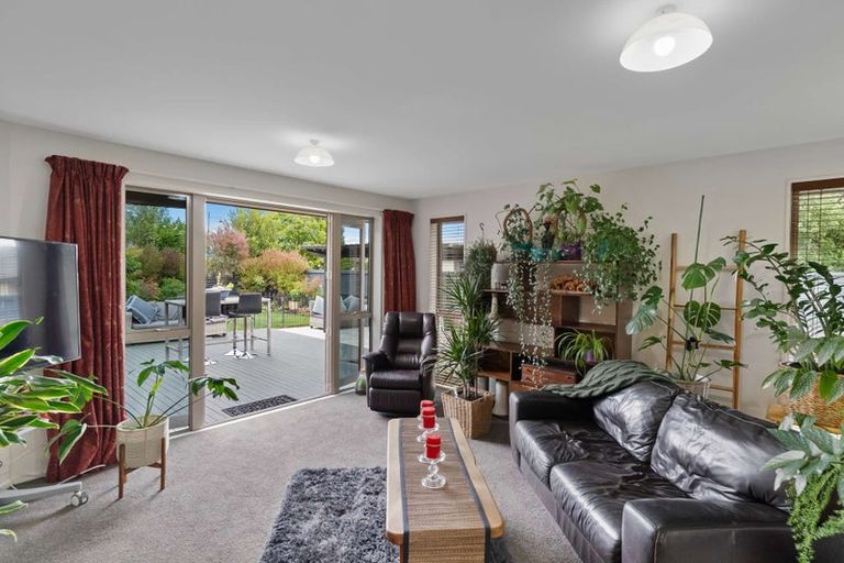 Photo of property in 12 Cunneen Place, Aidanfield, Christchurch, 8025
