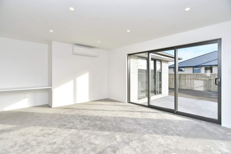 Photo of property in 16 Grey View Grove, Rangiora, 7400