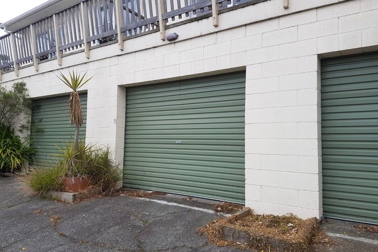 Photo of property in 6d Rewa Terrace, Tawa, Wellington, 5028