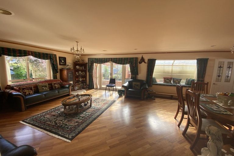 Photo of property in 3 Radstock Grove, Churton Park, Wellington, 6037