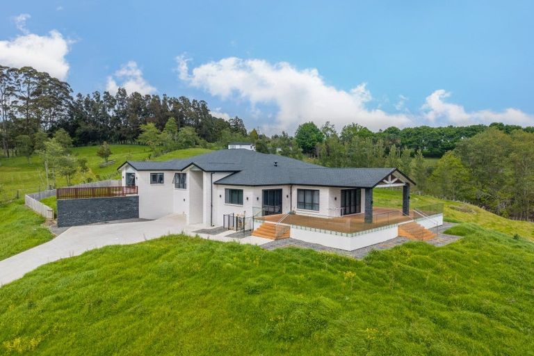 Photo of property in 300 Whitford Road, Whitford, 2576