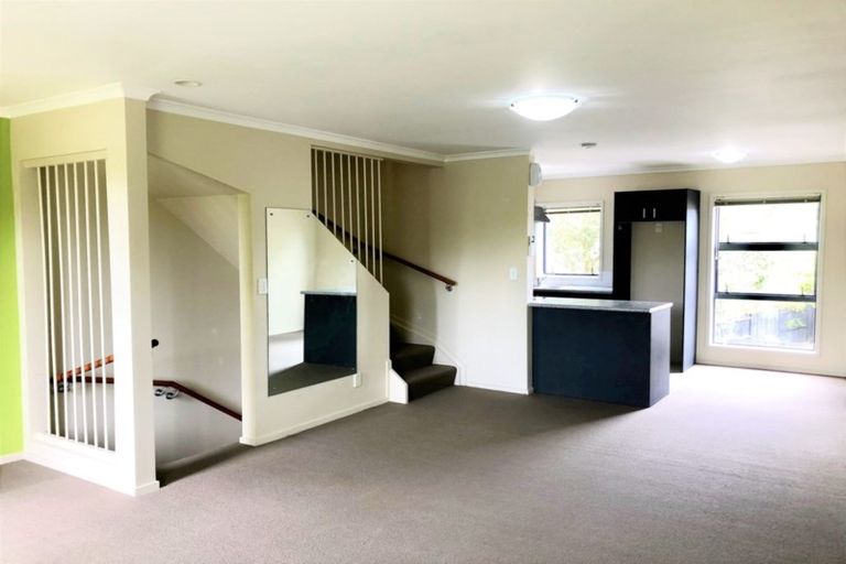 Photo of property in 36 Verdale Circle, Glen Eden, Auckland, 0602