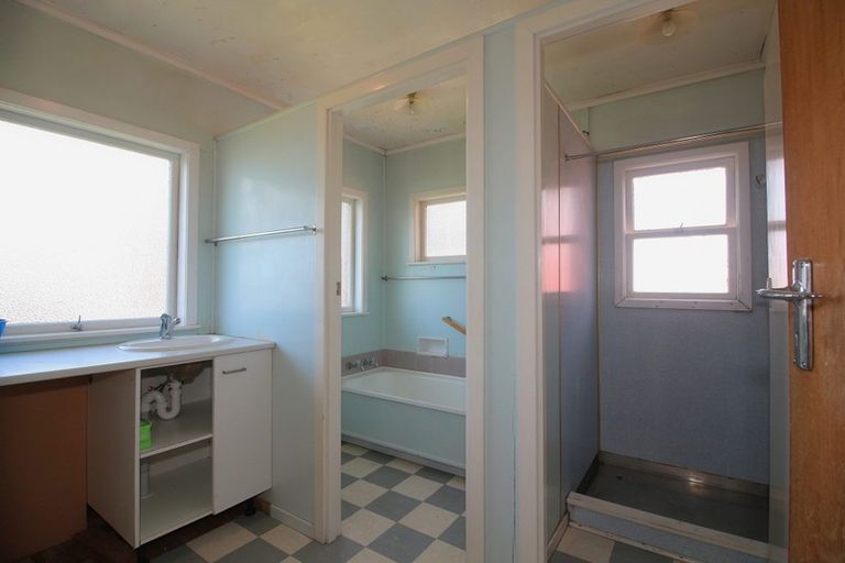 Photo of property in 187 Te Atatu Road, Te Atatu South, Auckland, 0610