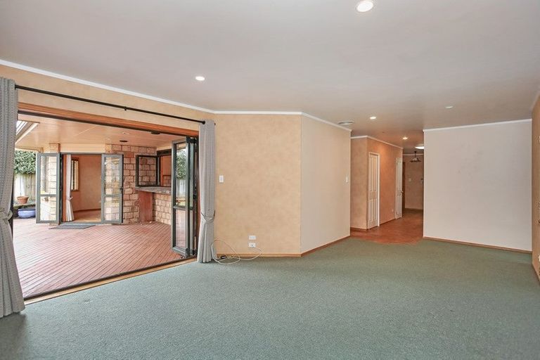 Photo of property in 4 Vela Place, Clarks Beach, 2122