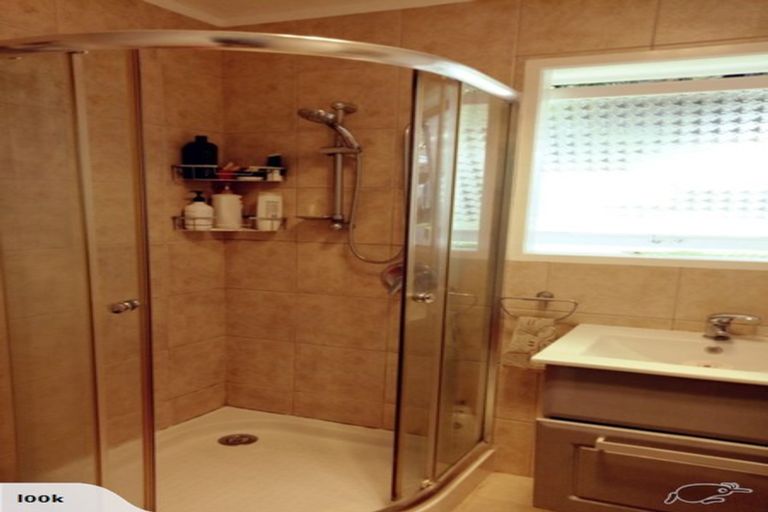 Photo of property in 9 Beaudine Avenue, Glenfield, Auckland, 0629