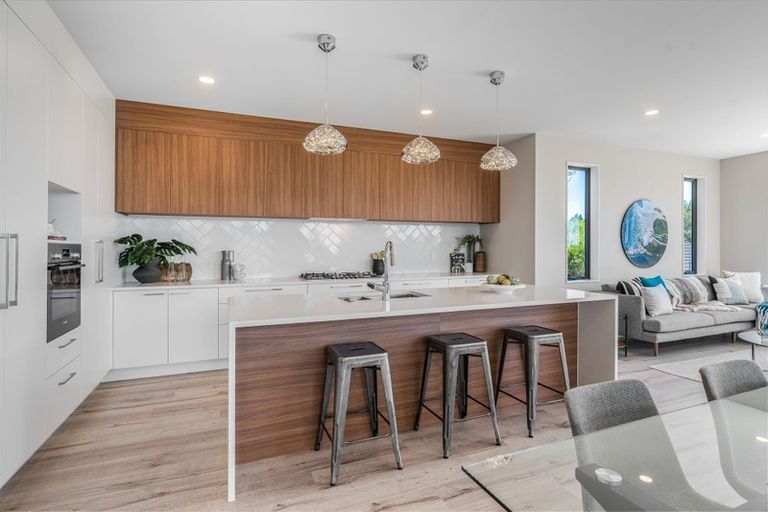 Photo of property in 21 Vogwill Road, Kumeu, 0810