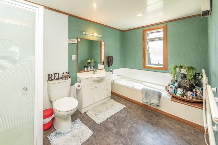 Photo of property in 1 Parkes Avenue, Saint Johns Hill, Whanganui, 4501