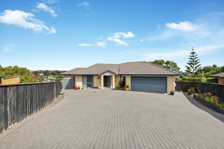 Photo of property in 15 Bella Villa Drive, Waiuku, 2123
