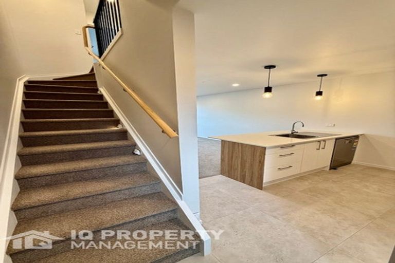 Photo of property in 10/20 Moor Avenue, Te Atatu Peninsula, Auckland, 0610