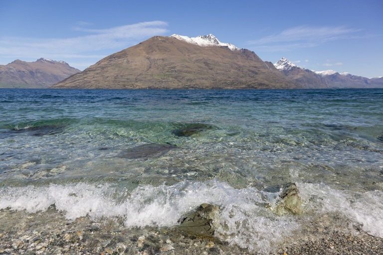 Photo of property in 66 Cedar Drive, Kelvin Heights, Queenstown, 9300