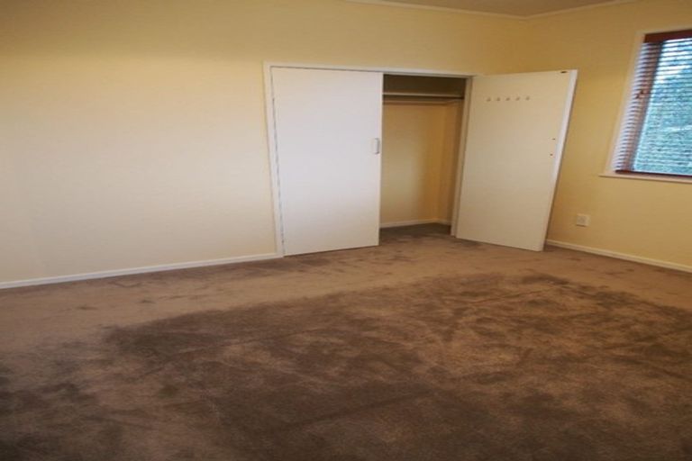 Photo of property in 4 Verena Place, Green Bay, Auckland, 0604