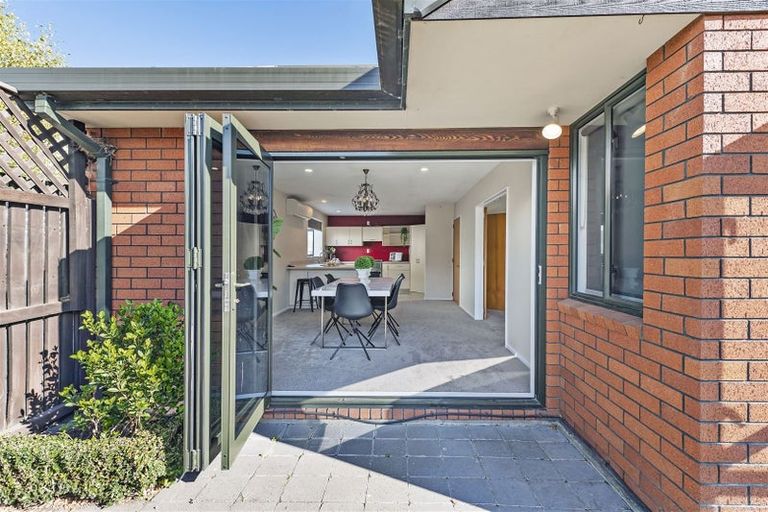 Photo of property in 3/118a Sawyers Arms Road, Northcote, Christchurch, 8052