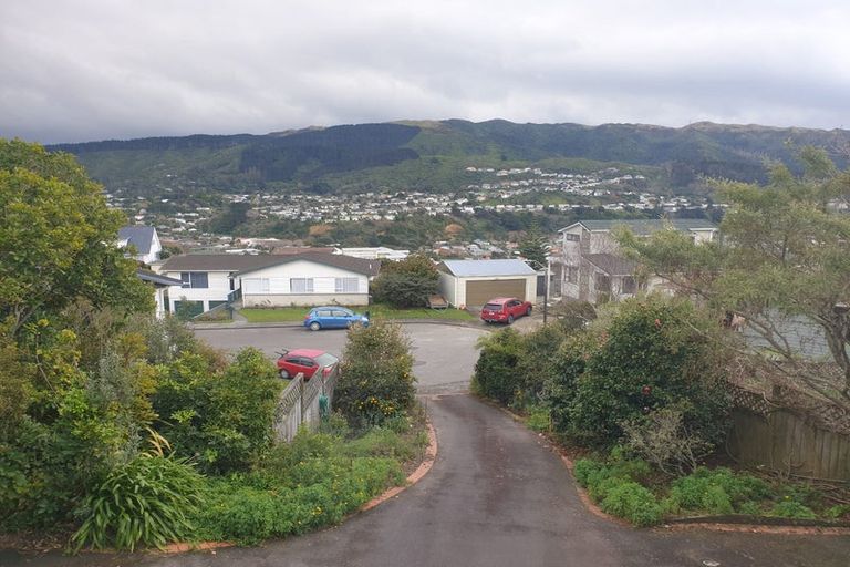 Photo of property in 6 Spicer Place, Tawa, Wellington, 5028