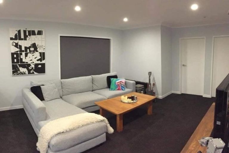 Photo of property in 46a Edgecombe Street, Newlands, Wellington, 6037