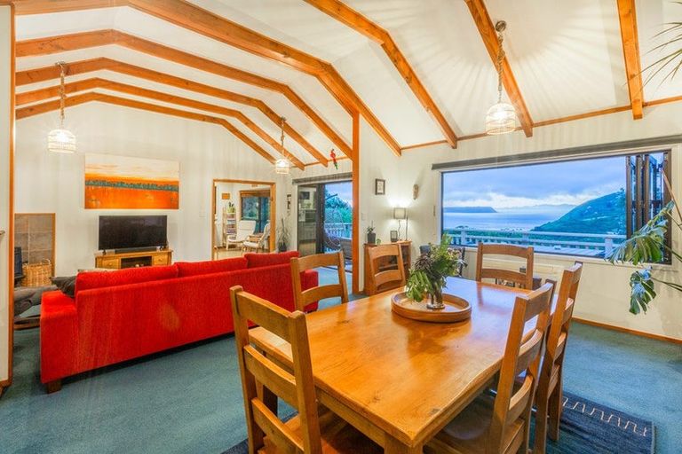 Photo of property in 104 Airlie Road, Plimmerton, Porirua, 5026