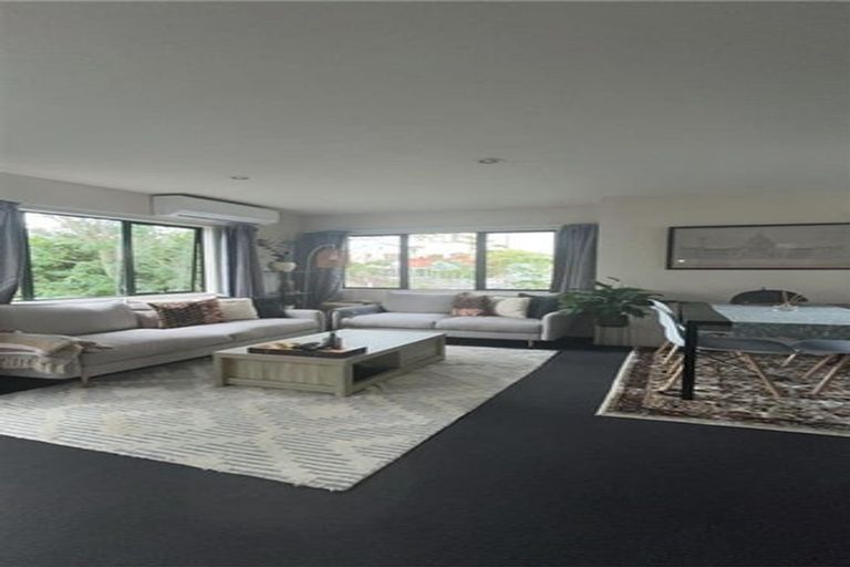 Photo of property in Lynn Park Terrace, 1/12 Ambrico Place, New Lynn, Auckland, 0600