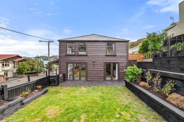 Photo of property in 2a Ripon Street, Lyttelton, 8082