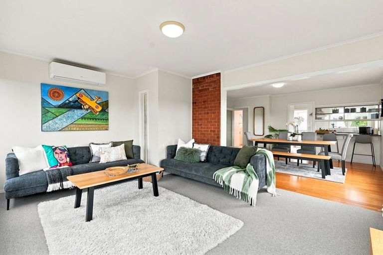 Photo of property in 1/497 Beach Road, Murrays Bay, Auckland, 0630