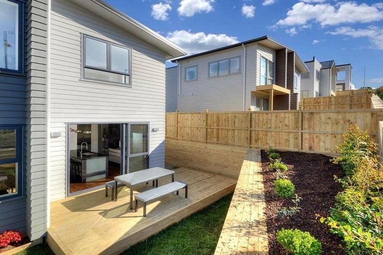 Photo of property in 8 Carex Way, Long Bay, Auckland, 0630