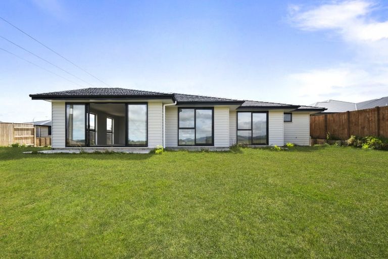 Photo of property in 154b Pacific Drive, Fitzherbert, Palmerston North, 4410