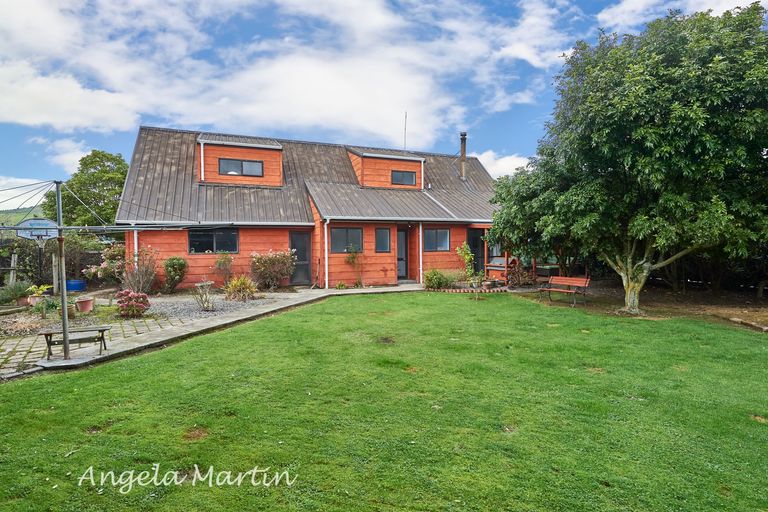 Photo of property in 12 Oak Crescent, Ashhurst, 4810