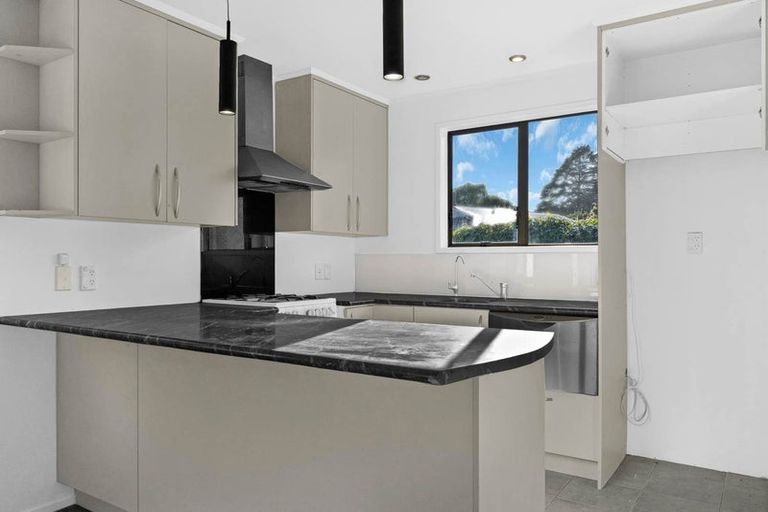 Photo of property in 6 Redcrest Avenue, Red Hill, Papakura, 2110