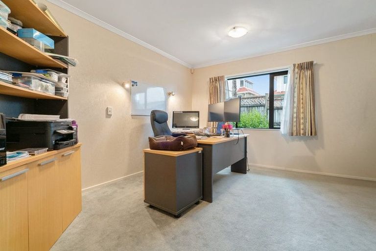 Photo of property in 56 Ribbonwood Crescent, Goodwood Heights, Auckland, 2105