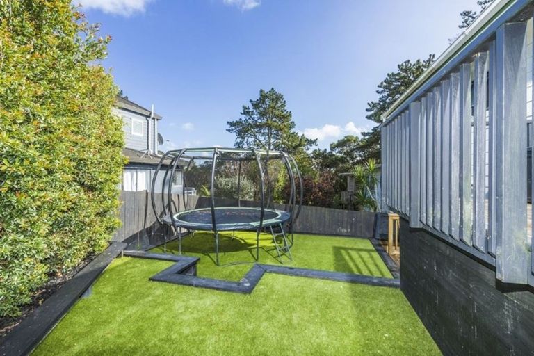 Photo of property in 1/28 Capilano Place, Glenfield, Auckland, 0629