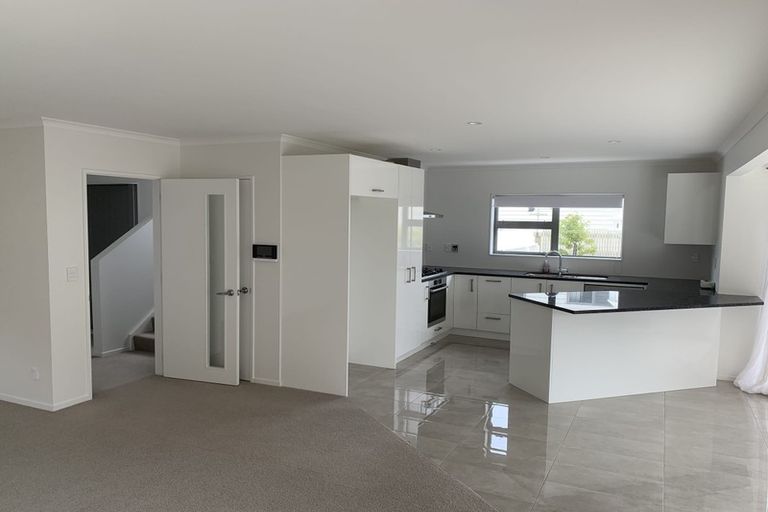 Photo of property in 5b Sandino Place, Grenada Village, Wellington, 6037