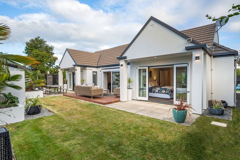 Photo of property in 3 Fieldmoor Place, Parklands, Christchurch, 8083