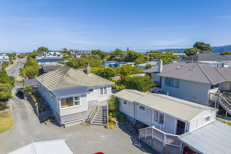 Photo of property in 71 Golf Road, Paraparaumu Beach, Paraparaumu, 5032