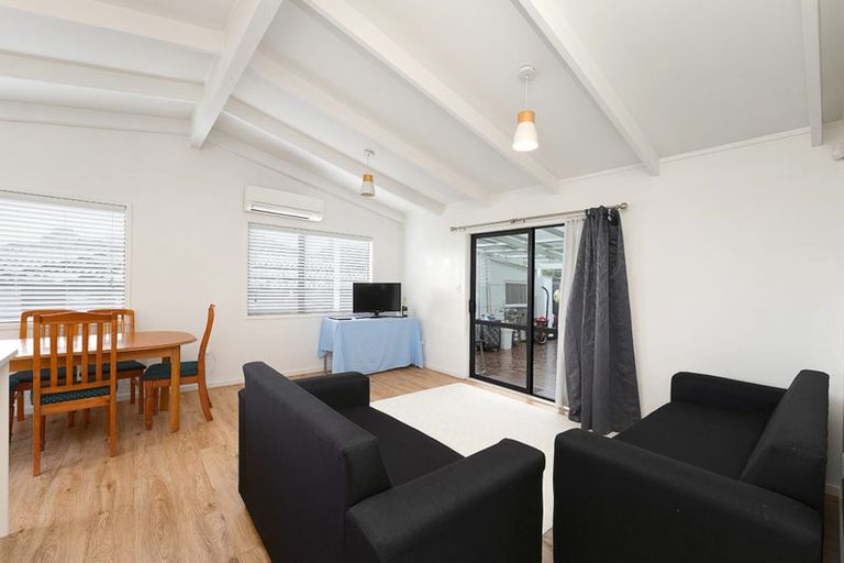 Photo of property in 30a Leo Street, Glen Eden, Auckland, 0602