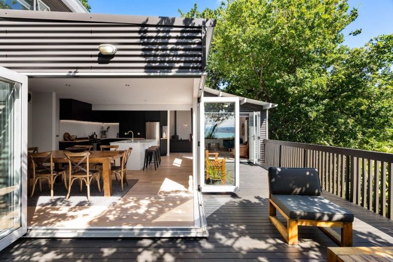 Photo of property in 35 Burns Road, Hospital Hill, Napier, 4110