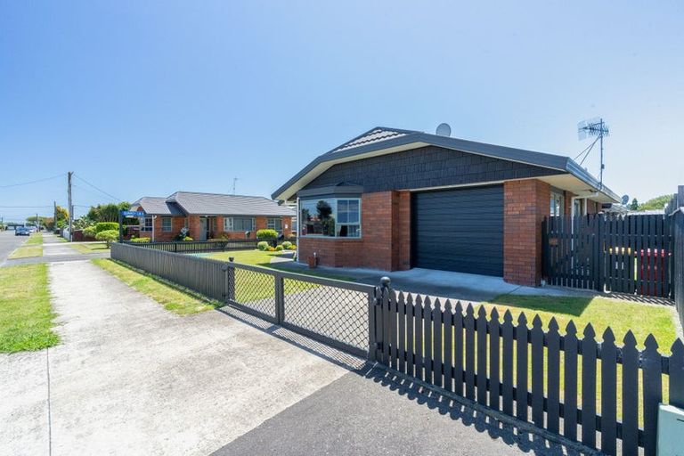 Photo of property in 2 Surrey Lane, Levin, 5510