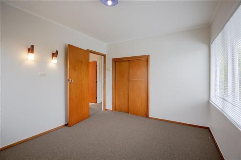 Photo of property in 28 Larnoch Road, Henderson, Auckland, 0610