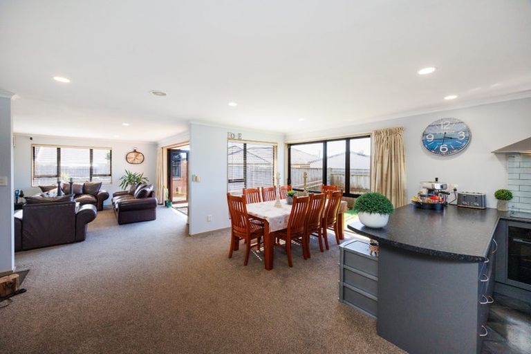 Photo of property in 12 Walnut Grove, Kelvin Grove, Palmerston North, 4414