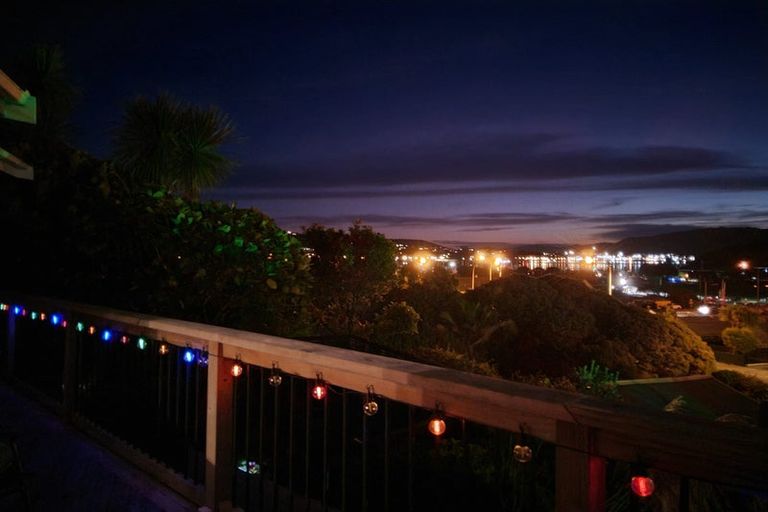 Photo of property in 74 Mana Esplanade, Paremata, Porirua, 5026