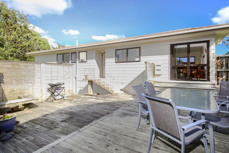 Photo of property in 15 Peterhouse Place, West Harbour, Auckland, 0618