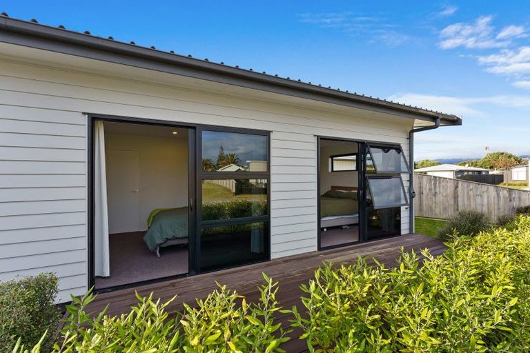 Photo of property in 14 Seagrass Place, Otaki Beach, Otaki, 5512