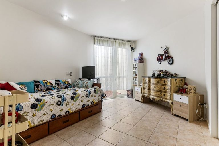 Photo of property in 20 Pacific Parade, Army Bay, Whangaparaoa, 0930