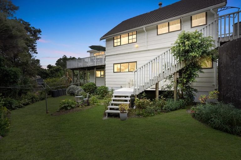 Photo of property in 14 Traffic Road, Greenhithe, Auckland, 0632