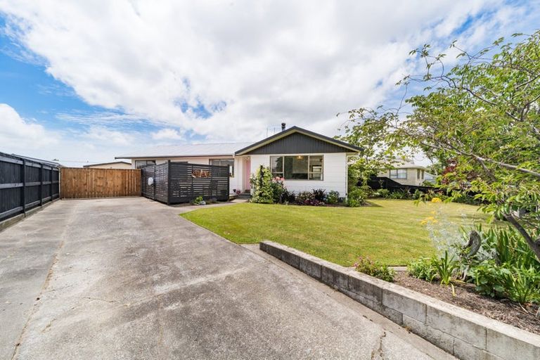 Photo of property in 27 Hillcrest Drive, Kelvin Grove, Palmerston North, 4414