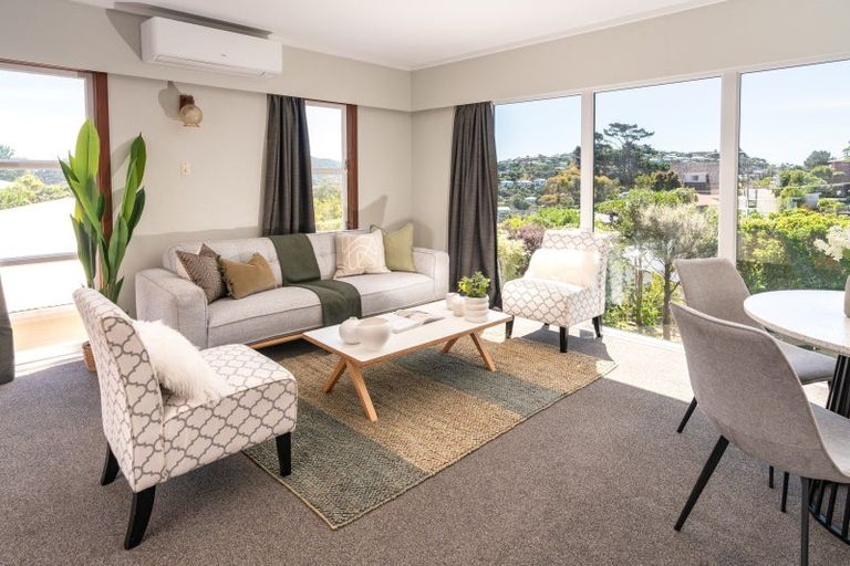 Photo of property in 16 Omega Street, Newlands, Wellington, 6037