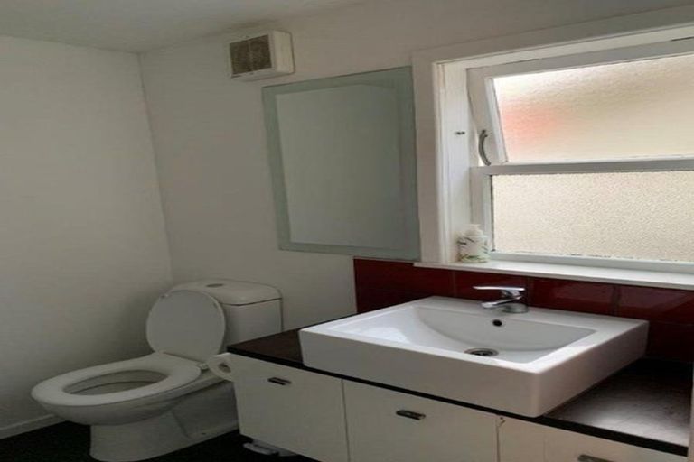 Photo of property in 104a Darlington Road, Miramar, Wellington, 6022