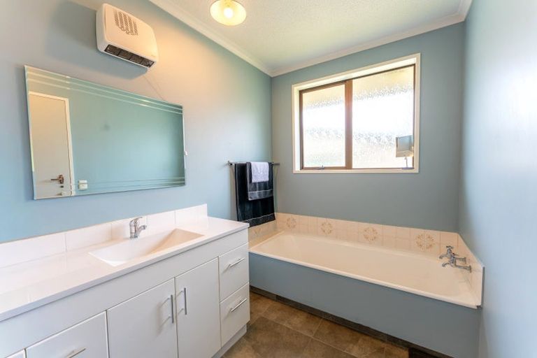 Photo of property in 124 Richard Pearse Drive, Temuka, 7920