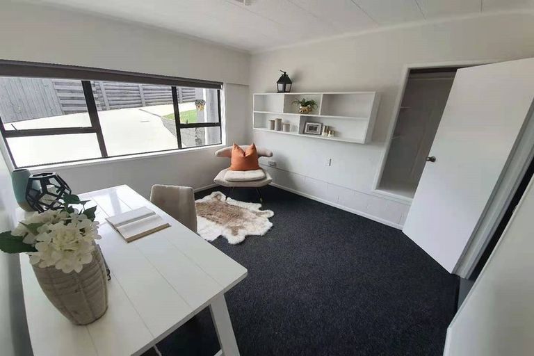 Photo of property in 71 Prince Regent Drive, Half Moon Bay, Auckland, 2012