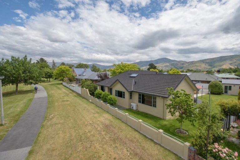 Photo of property in 37 Cairnmuir Crescent, Cromwell, 9310