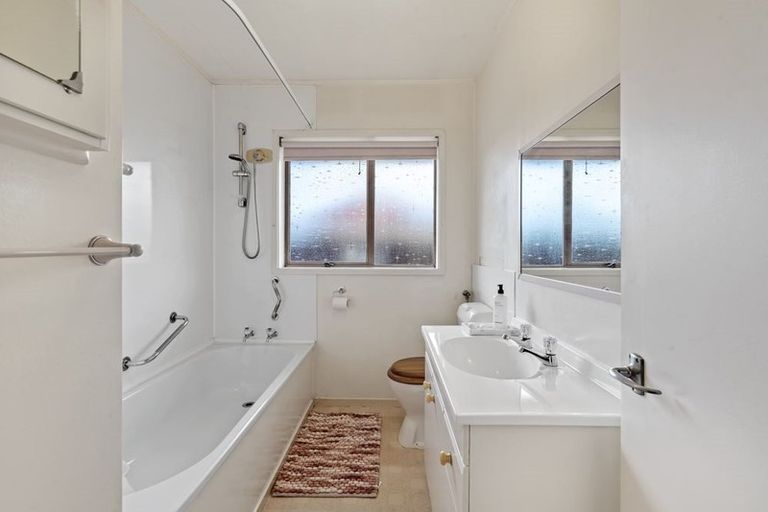 Photo of property in 2/149 Astley Avenue, New Lynn, Auckland, 0600