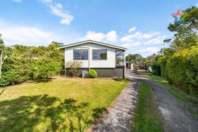 Photo of property in 22 Whitechapel Grove, Stokes Valley, Lower Hutt, 5019